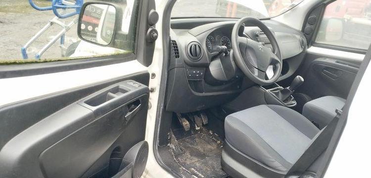 PEUGEOT BIPPER 1,3 HDI FAP BLUE LION 75CV – DIESEL – 107149 KMS – ANNEE 2015 BLANC DS-587-MH