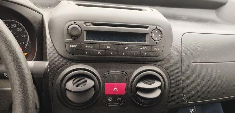 PEUGEOT BIPPER 1,3 HDI FAP BLUE LION 75CV – DIESEL – 107149 KMS – ANNEE 2015 BLANC DS-587-MH