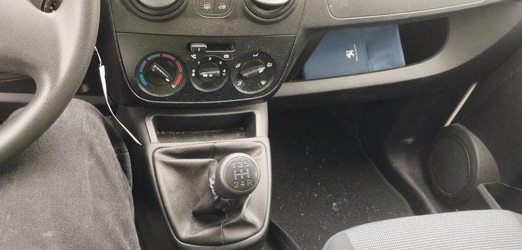 PEUGEOT BIPPER 1,3 HDI FAP BLUE LION 75CV – DIESEL – 107149 KMS – ANNEE 2015 BLANC DS-587-MH