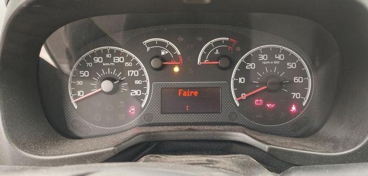 PEUGEOT BIPPER 1,3 HDI FAP BLUE LION 75CV – DIESEL – 107149 KMS – ANNEE 2015 BLANC DS-587-MH