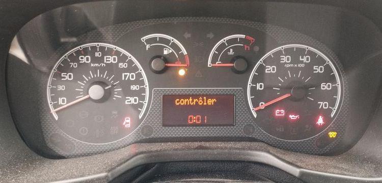 PEUGEOT BIPPER 1,3 HDI FAP BLUE LION 75CV – DIESEL – 107149 KMS – ANNEE 2015 BLANC DS-587-MH