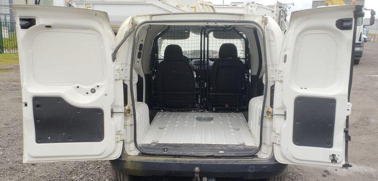 PEUGEOT BIPPER 1,3 HDI FAP BLUE LION 75CV – DIESEL – 107149 KMS – ANNEE 2015 BLANC DS-587-MH