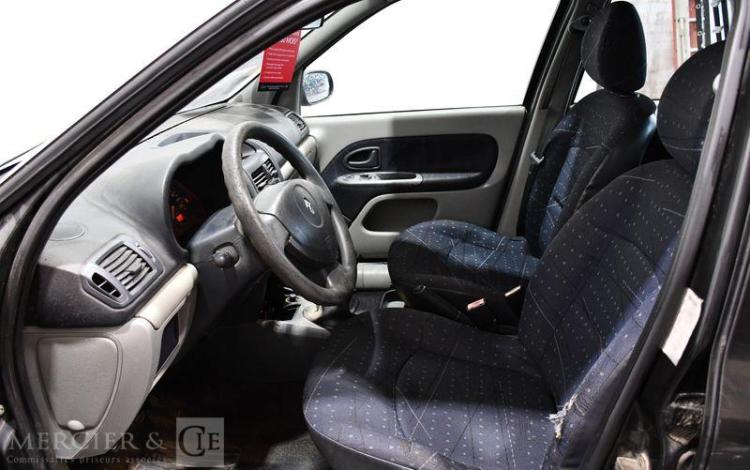 RENAULT CLIO 1,2 60 AUTHENTIQUE 5 PTS NOIR DV-941-HV