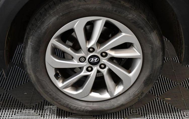 HYUNDAI TUCSON 1,7 CRDI 115 EXECUTIVE 2WD GRIS DW-646-GL