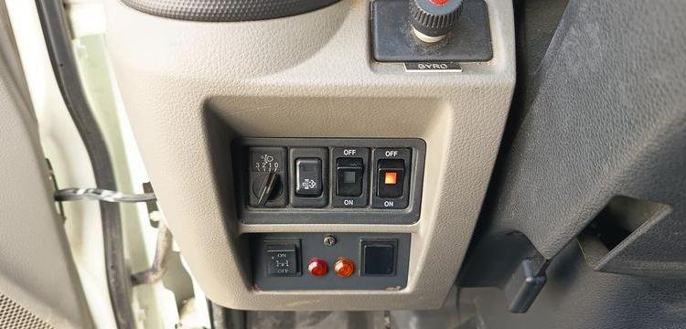 NISSAN CABSTAR AVEC NACELLE BLANC DW-708-LM