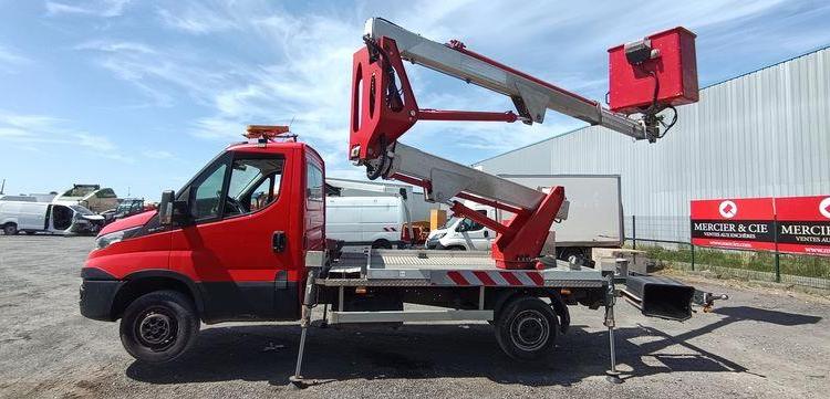 MULTITEL DAILY  AVEC NACELLE INF 12 M – ROUGE DZ-851-XJ