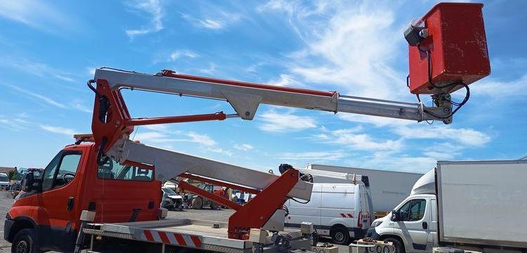 MULTITEL DAILY  AVEC NACELLE INF 12 M – ROUGE DZ-851-XJ