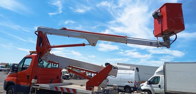 MULTITEL DAILY  AVEC NACELLE INF 12 M – ROUGE DZ-851-XJ