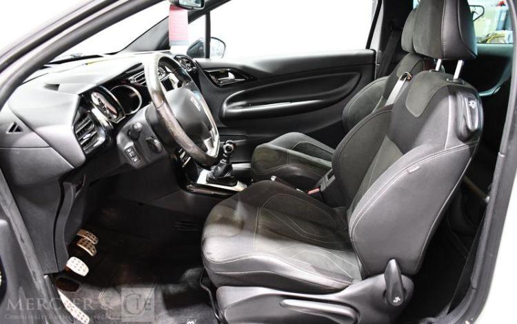 DS 3 1,6 BLUE HDI 120 SPORT CHIC BLANC EB-242-QJ