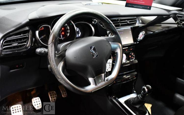 DS 3 1,6 BLUE HDI 120 SPORT CHIC BLANC EB-242-QJ
