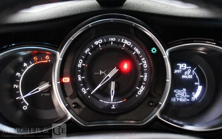 DS 3 1,6 BLUE HDI 120 SPORT CHIC BLANC EB-242-QJ