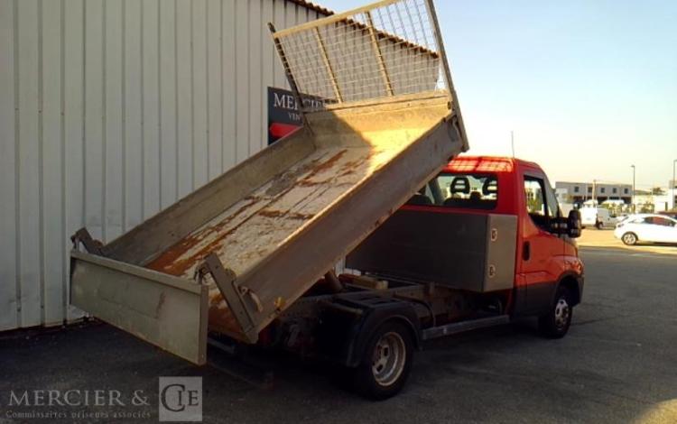 IVECO 35-130 BENNE SIMPLE CABINE COFFRE ROUGE EF-500-JA