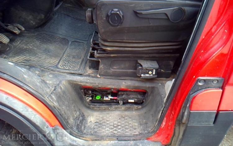 IVECO 35-130 BENNE SIMPLE CABINE COFFRE ROUGE EF-500-JA