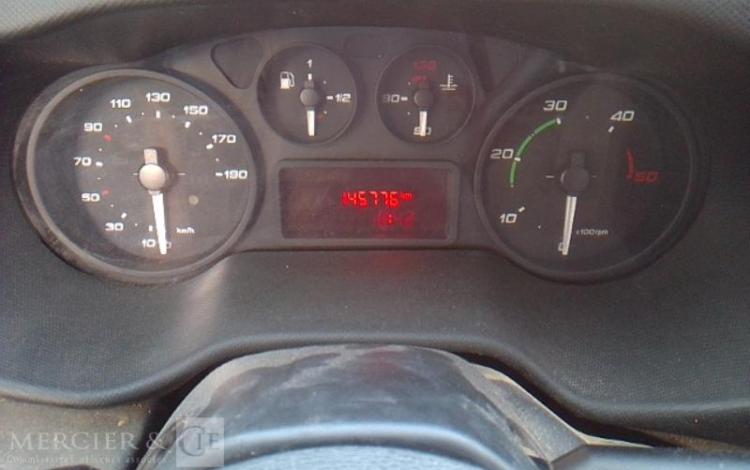 IVECO 35-130 BENNE SIMPLE CABINE COFFRE ROUGE EF-500-JA