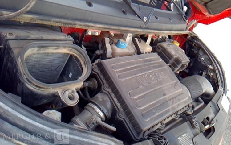 IVECO 35-130 BENNE SIMPLE CABINE COFFRE ROUGE EF-500-JA
