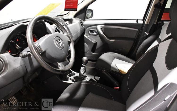 DACIA DUSTER 1,5 DCI 110 PRESTIGE 4X2 NOIR EH-642-AF