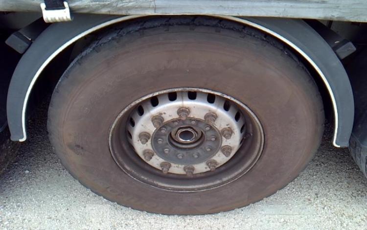 FRUEHAUF SEMI REMORQUE BACHE HAYON 3 ESSIEUX PTAC 38T GRIS EK-353-DL