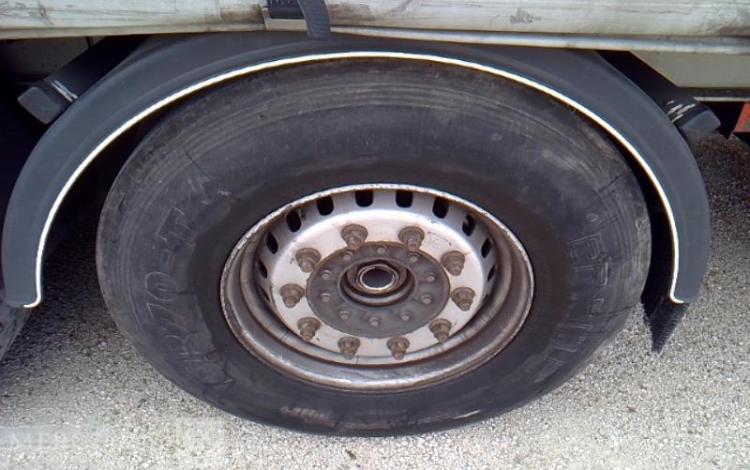 FRUEHAUF SEMI REMORQUE BACHE HAYON 3 ESSIEUX PTAC 38T GRIS EK-353-DL