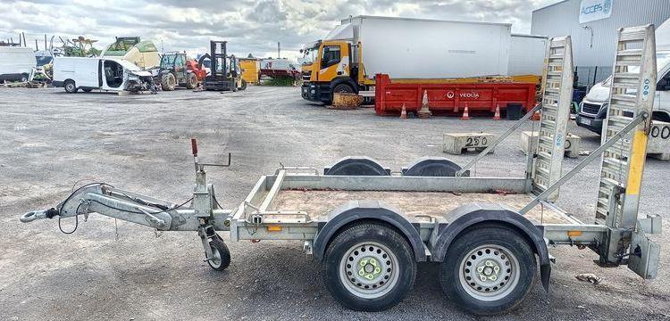 HUBIERE REMORQUE PORTE ENGIN 2 ESSIEUX PTAC 2,5 TONNES – ANNEE 2017  EK-492-XA