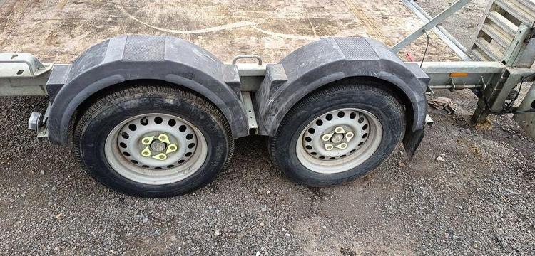 HUBIERE REMORQUE PORTE ENGIN 2 ESSIEUX PTAC 2,5 TONNES – ANNEE 2017  EK-492-XA