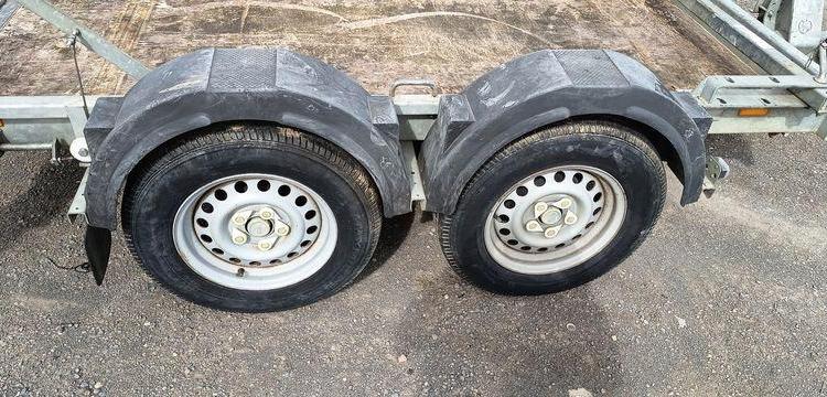 HUBIERE REMORQUE PORTE ENGIN 2 ESSIEUX PTAC 2,5 TONNES – ANNEE 2017  EK-492-XA
