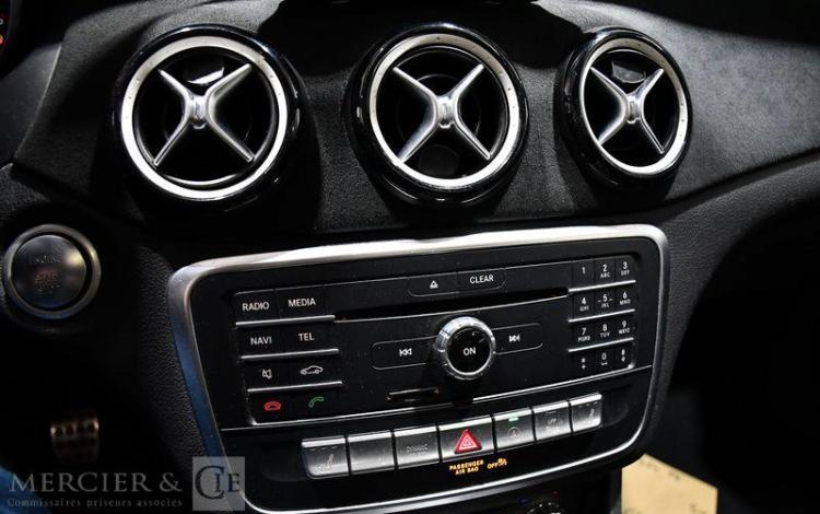 MERCEDES CLASSE GLA 200 D EDITION NOIR EM-964-TQ