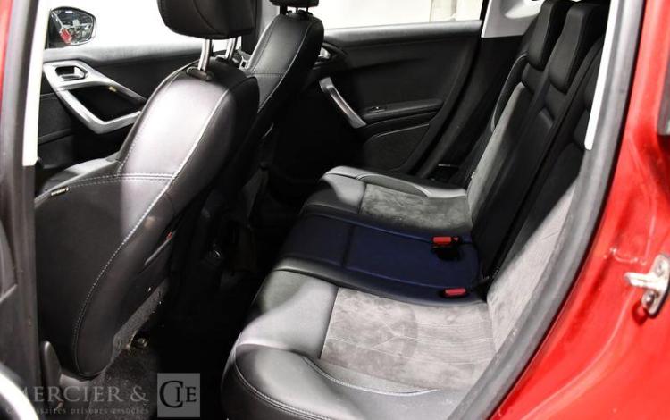 PEUGEOT 2008 1,2 PURETECH ROUGE EP-448-DT