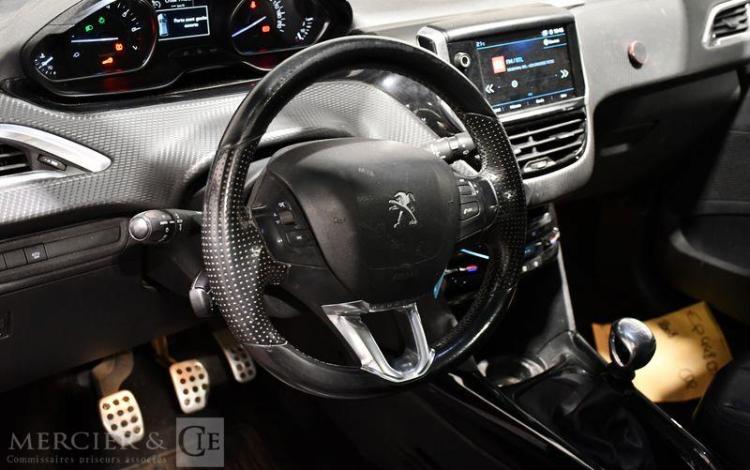 PEUGEOT 2008 1,2 PURETECH ROUGE EP-448-DT