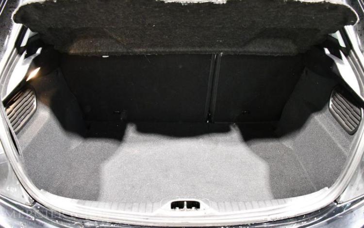 PEUGEOT 208 1,2 PURETECH STYLE NOIR ET-512-TQ
