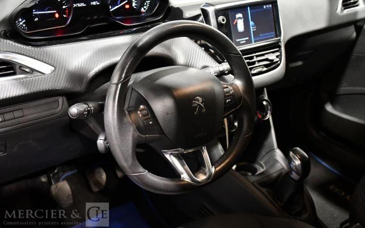 PEUGEOT 208 1,2 PURETECH STYLE NOIR ET-512-TQ