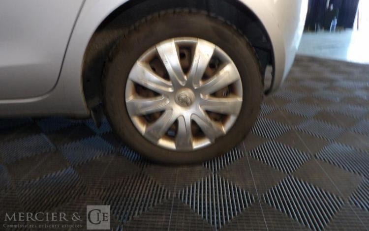 TOYOTA YARIS 1.3 VVTI 85CH NAVIMEDIA GRIS ET-761-HF