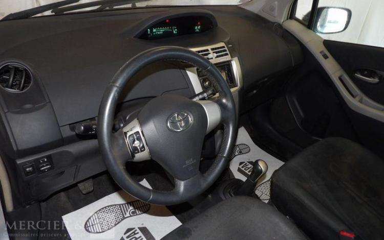 TOYOTA YARIS 1.3 VVTI 85CH NAVIMEDIA GRIS ET-761-HF
