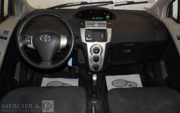 TOYOTA YARIS 1.3 VVTI 85CH NAVIMEDIA GRIS ET-761-HF