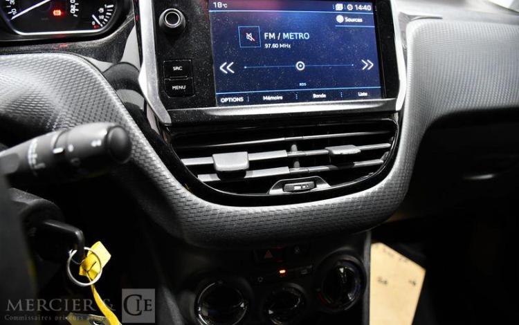 PEUGEOT 208 STYLE PURE TECH 82 BLANC EX-411-GM