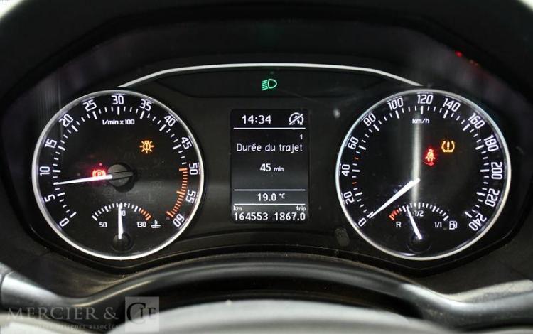 SKODA OCTAVIA COMBI 1,6 TDI 105 AMBITION 4X2 GRIS FA-636-YB
