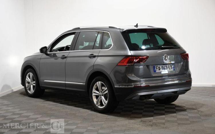 VOLKSWAGEN TIGUAN 2,0 TDI 150CH CARAT EXCLUSIVE DSG GRIS FA-943-LY