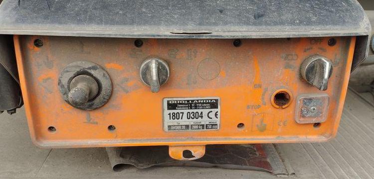 SCHMITZ SEMI-REMORQUE BACHEE 3 ESSIEUX AVEC HAYON DHOLLANDIA 2000KG – PTAC 39 TONNES  FB-609-YF
