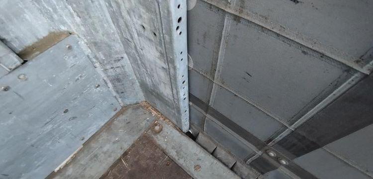 SCHMITZ SEMI-REMORQUE BACHEE 3 ESSIEUX AVEC HAYON DHOLLANDIA 2000KG – PTAC 39 TONNES  FB-609-YF
