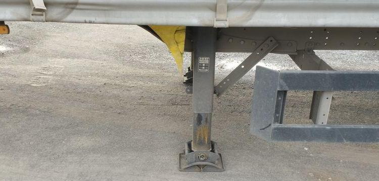 SCHMITZ SEMI-REMORQUE BACHEE 3 ESSIEUX AVEC HAYON DHOLLANDIA 2000KG – PTAC 39 TONNES  FB-609-YF