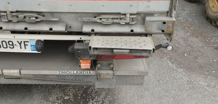 SCHMITZ SEMI-REMORQUE BACHEE 3 ESSIEUX AVEC HAYON DHOLLANDIA 2000KG – PTAC 39 TONNES  FB-609-YF