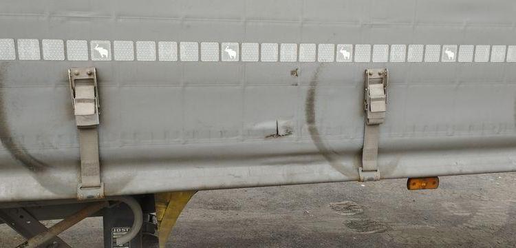 SCHMITZ SEMI-REMORQUE BACHEE 3 ESSIEUX AVEC HAYON DHOLLANDIA 2000KG – PTAC 39 TONNES  FB-609-YF