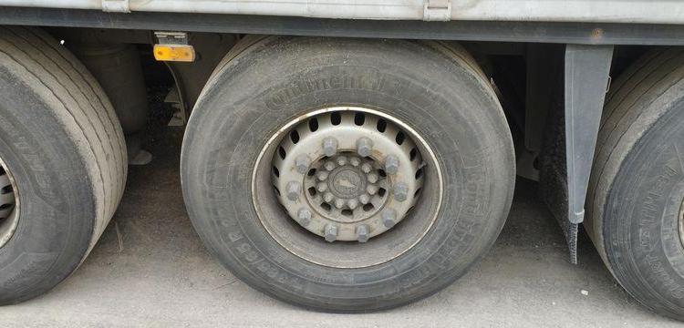 SCHMITZ SEMI-REMORQUE BACHEE 3 ESSIEUX AVEC HAYON DHOLLANDIA 2000KG – PTAC 39 TONNES  FB-609-YF