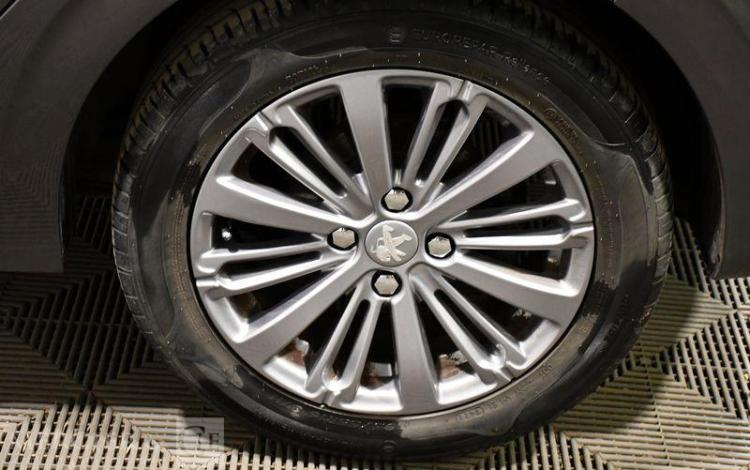 PEUGEOT 208 1,6 BLUEHDI 100 ALLURE S & S GRIS FC-738-EX