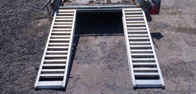 HUBIERE REMORQUE PORTE ENGIN 2 ESSIEUS – PTAC : 2,5 TONNES – ANNEE 2019  FD-949-LT