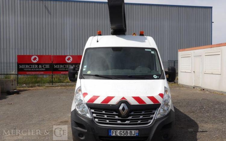 RENAULT MASTER  AVEC NACELLE 12 A 14 M KLUBB BLANC FE-658-BJ