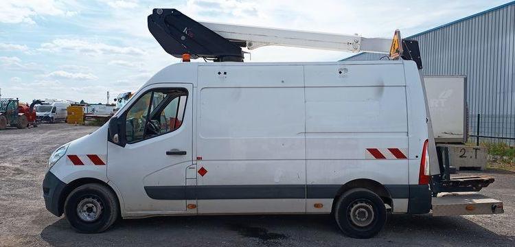 RENAULT MASTER  AVEC NACELLE 12 A 14 M KLUBB BLANC FE-658-BJ