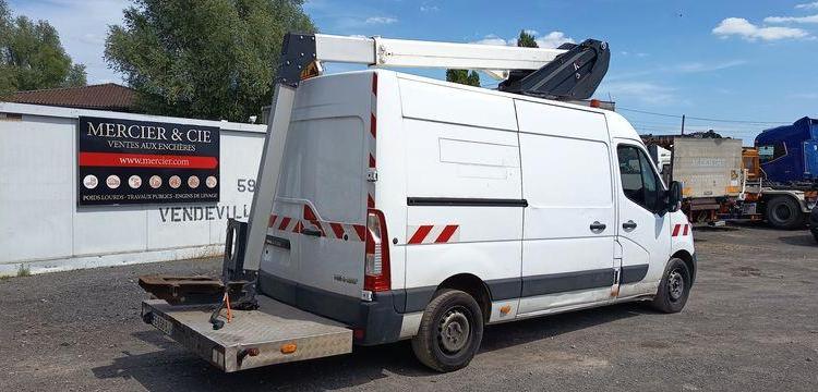 RENAULT MASTER  AVEC NACELLE 12 A 14 M KLUBB BLANC FE-658-BJ