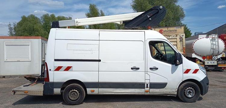 RENAULT MASTER  AVEC NACELLE 12 A 14 M KLUBB BLANC FE-658-BJ