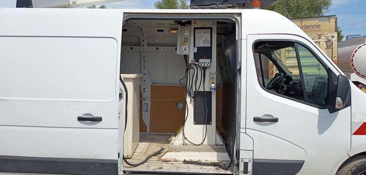 RENAULT MASTER  AVEC NACELLE 12 A 14 M KLUBB BLANC FE-658-BJ