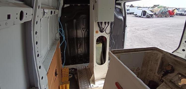 RENAULT MASTER  AVEC NACELLE 12 A 14 M KLUBB BLANC FE-658-BJ